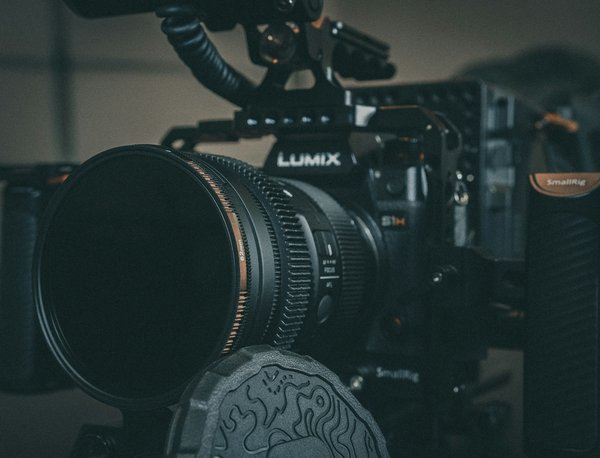 Guide d'achat : Comment choisir le Panasonic Lumix GH6 pour la réalisation de courts métrages ?